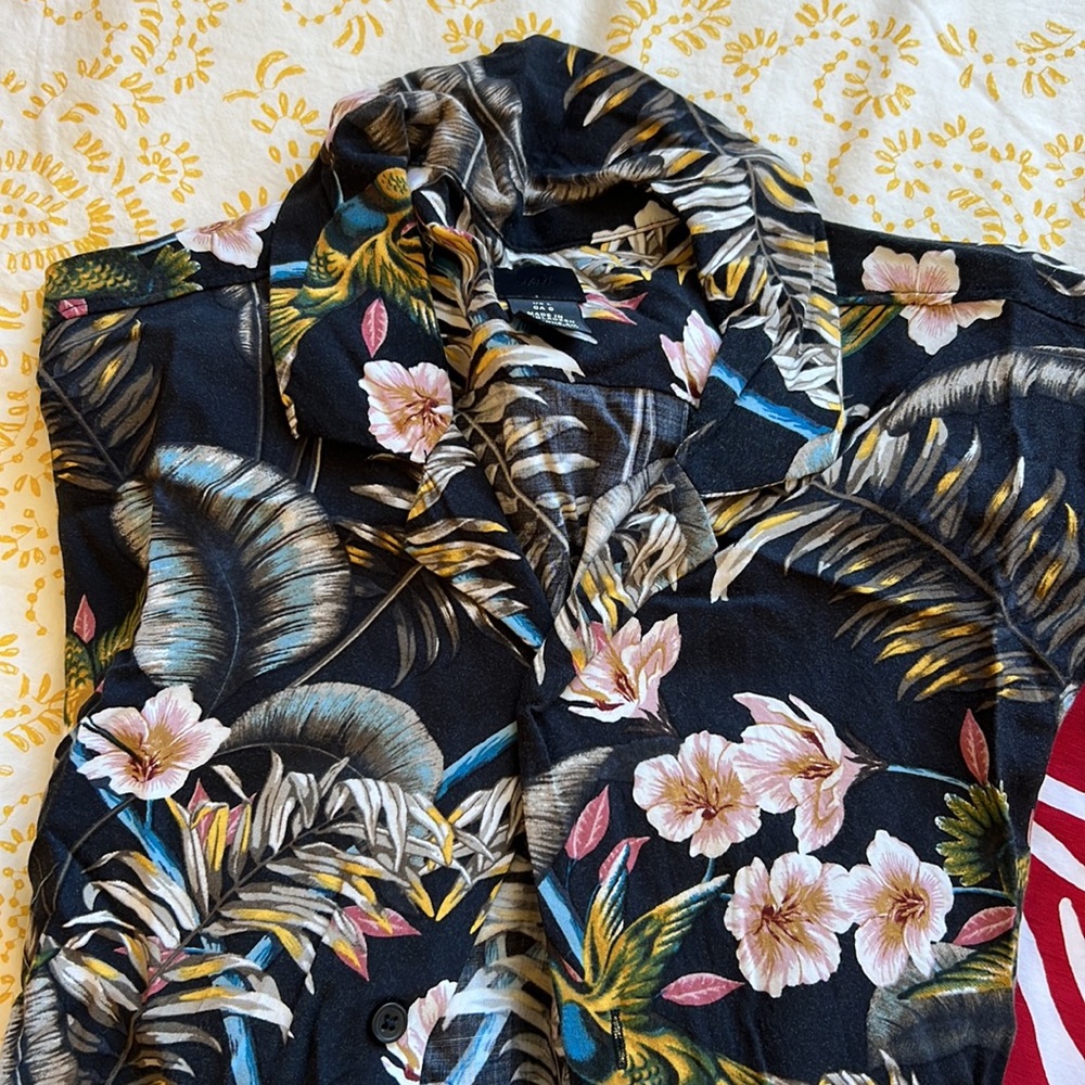 Floral button up bundle - Picture 2 of 3